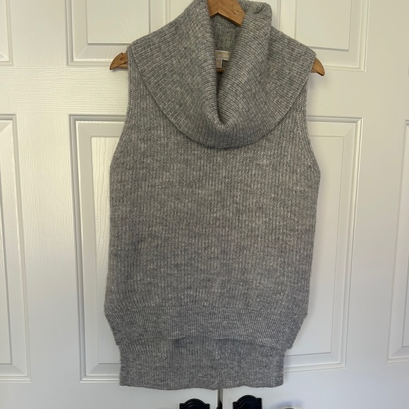 Gray Sleeveless Turtleneck Sweater Michael Kors, size medium - Picture 1 of 3